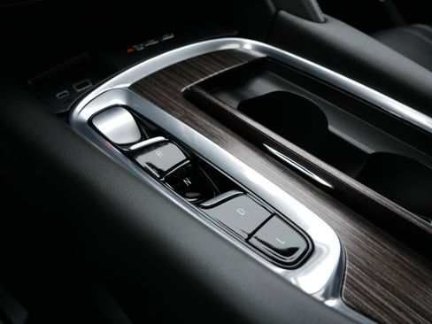 Used 2024 Buick Enclave Avenir w/ Avenir Technology Package image 21