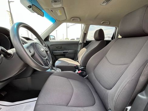 Used 2013 Kia Soul FWD image 19