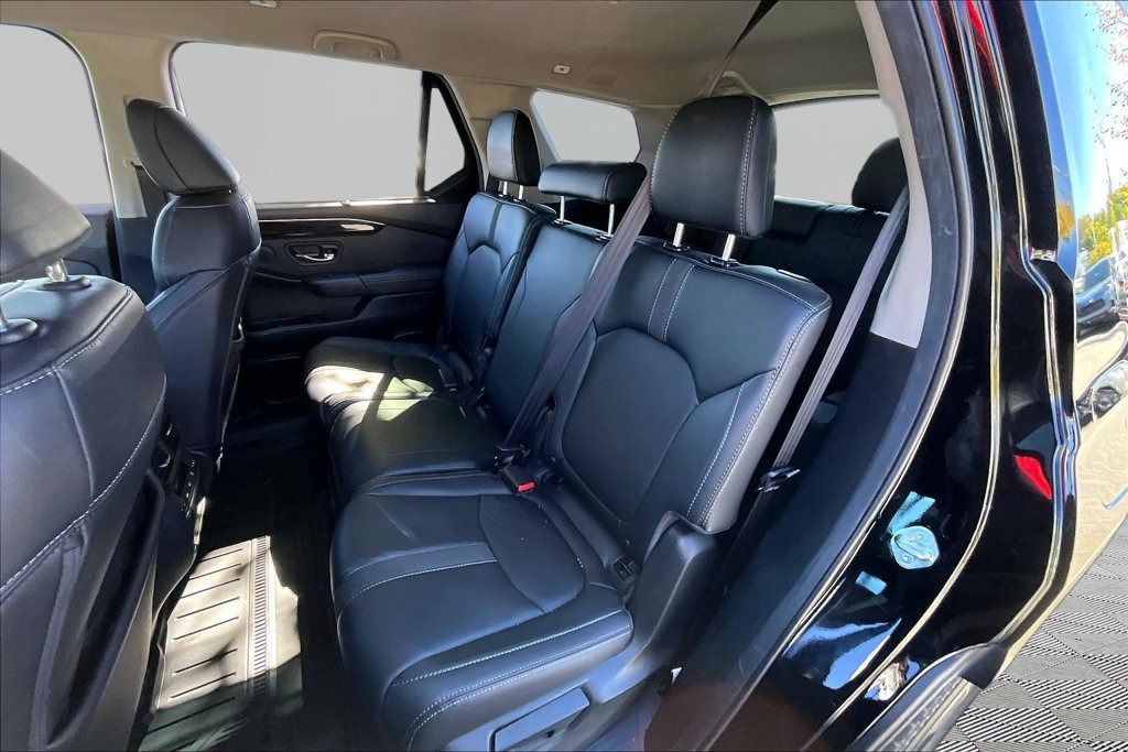 Used 2025 Honda Pilot EX-L image 18