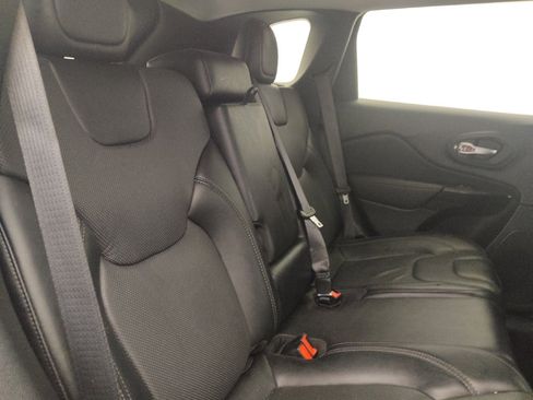 Used 2023 Jeep Cherokee Altitude Lux w/ Mopar Interior Package AWD/4WD image 19