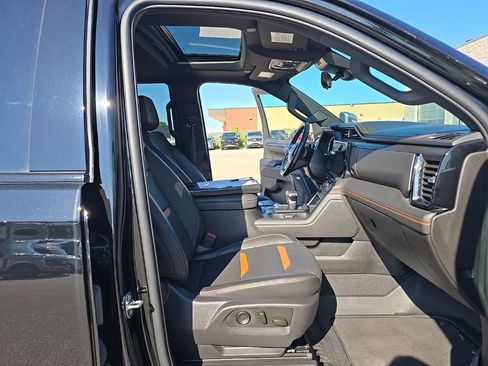 Used 2024 GMC Sierra 1500 AT4 w/ Technology Package AWD/4WD image 18