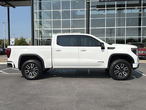 Used 2024 GMC Sierra 1500 AT4 w/ Technology Package AWD/4WD image 2