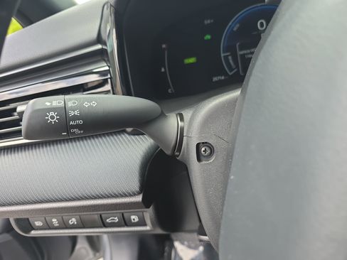 Used 2025 Toyota Camry SE w/ Convenience Package FWD image 27