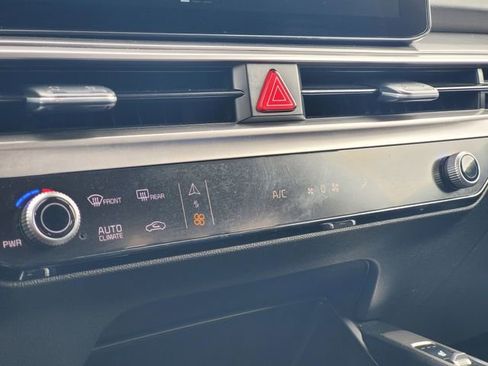 Used 2024 Kia Sorento S image 21