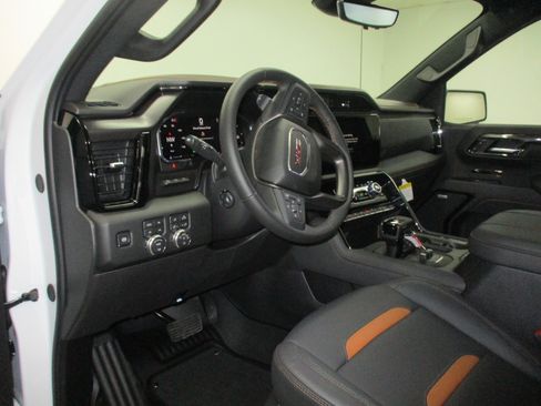 New 2026 GMC Sierra 1500 AT4 w/ AT4 Premium Package AWD/4WD image 18