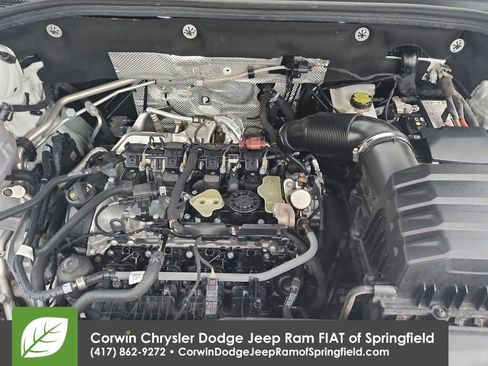 Used 2025 Volkswagen Atlas SE image 34