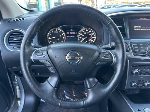 Used 2020 Nissan Pathfinder SL FWD image 18