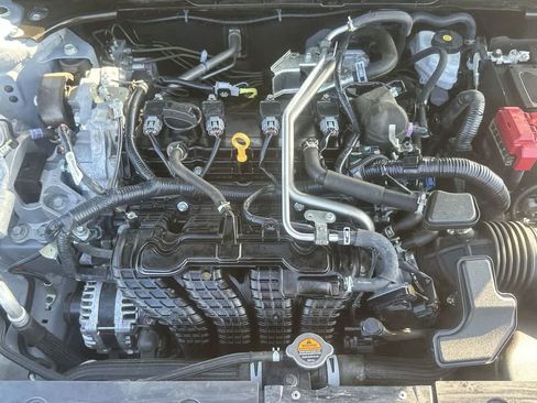 Used 2024 Nissan Altima 2.5 SV FWD image 12