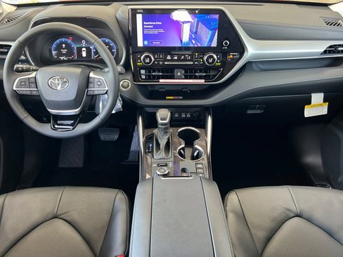 New 2026 Toyota Highlander Platinum AWD/4WD image 15