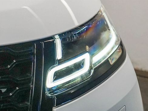 Used 2019 Land Rover Range Rover Velar R-Dynamic SE image 7