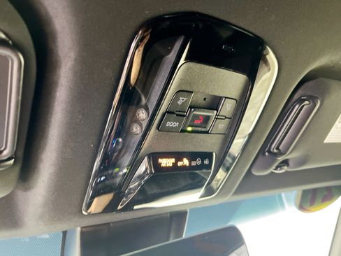 Used 2021 Toyota Venza XLE w/ Softex Package image 22