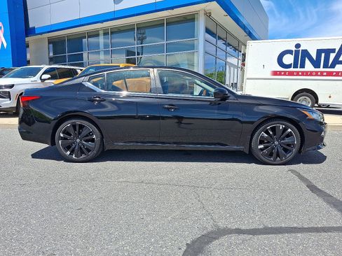 Used 2019 Nissan Altima 2.5 SR FWD image 8