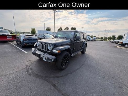 Used 2025 Jeep Wrangler Unlimited Sahara AWD/4WD image 9