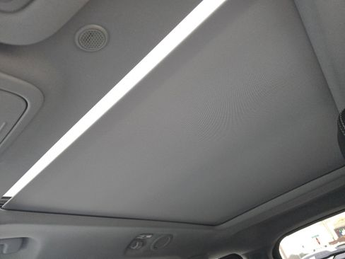 Used 2022 Ford Explorer Limited w/ Equipment Group 301A image 33