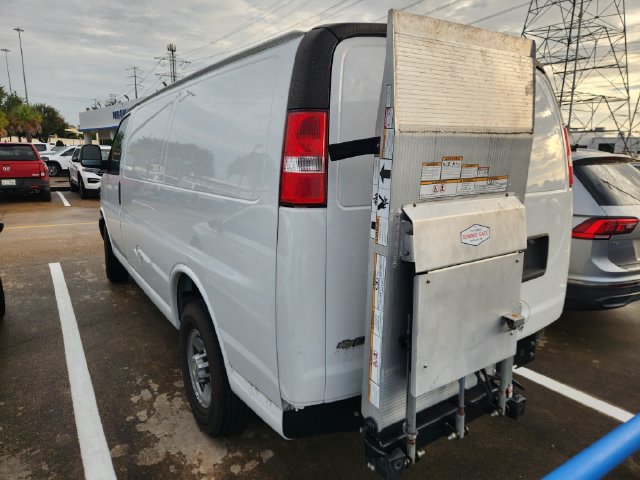 Used 2019 Chevrolet Express 3500 w/ Driver Convenience Package RWD image 4