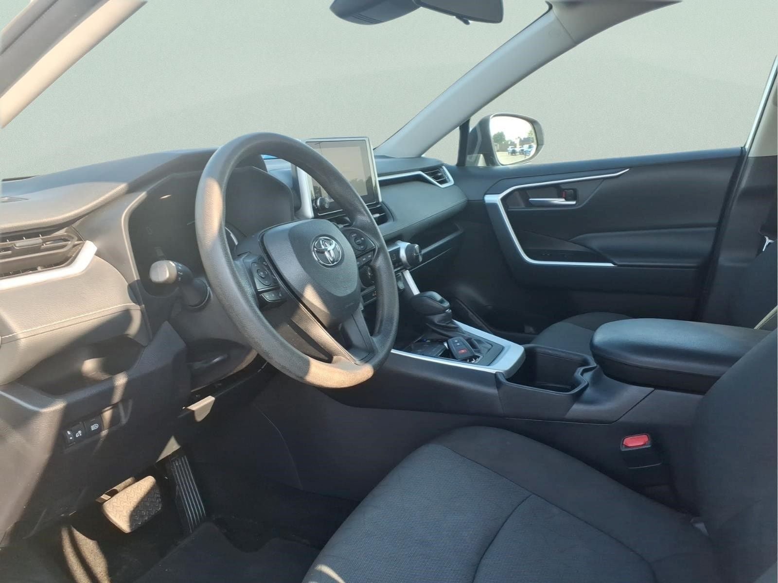 Used 2024 Toyota RAV4 XLE FWD image 19