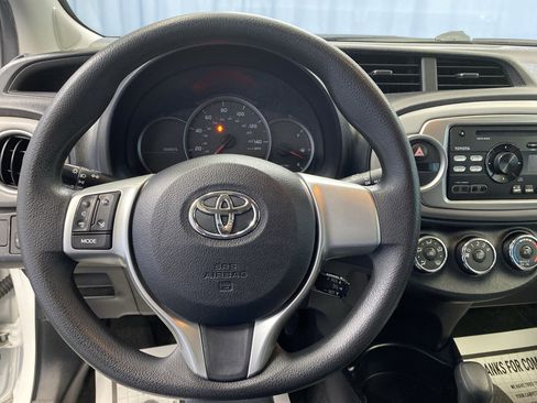 Used 2012 Toyota Yaris 4-Door Hatchback image 15