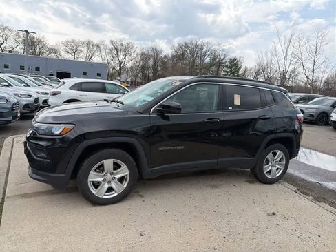 Used 2022 Jeep Compass Latitude image 4