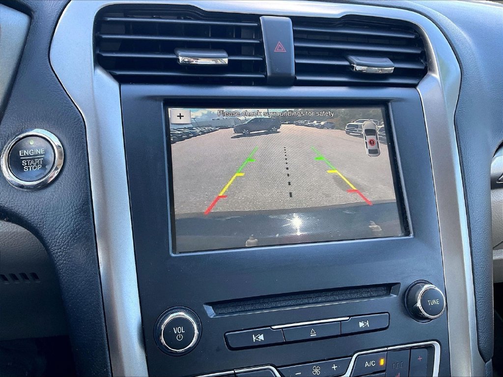Used 2018 Ford Fusion SE w/ Fusion SE Technology Package FWD image 18