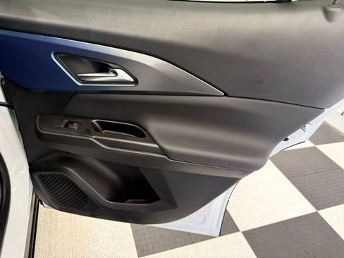 New 2026 Chevrolet Equinox EV LT image 25