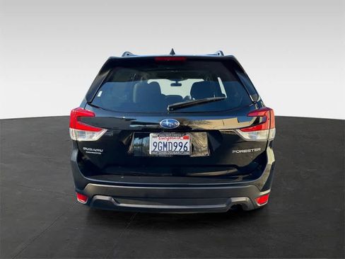 Used 2023 Subaru Forester Premium image 5