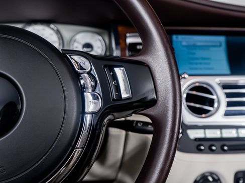 Used 2017 Rolls-Royce Dawn image 40