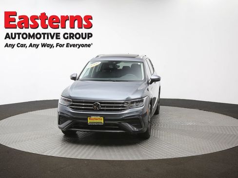 Used 2022 Volkswagen Tiguan SE w/ Panoramic Sunroof Package image 54