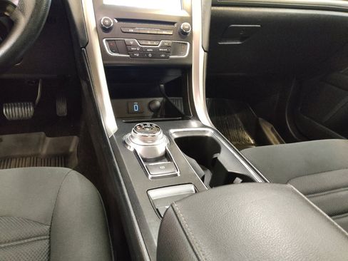 Used 2017 Ford Fusion SE w/ Fusion SE Technology Package image 26