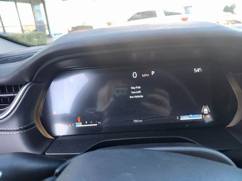 Used 2025 Jeep Grand Cherokee Altitude image 14