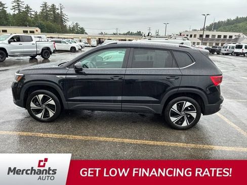 Used 2023 Volkswagen Taos SE w/ Panoramic Sunroof Package AWD/4WD image 8