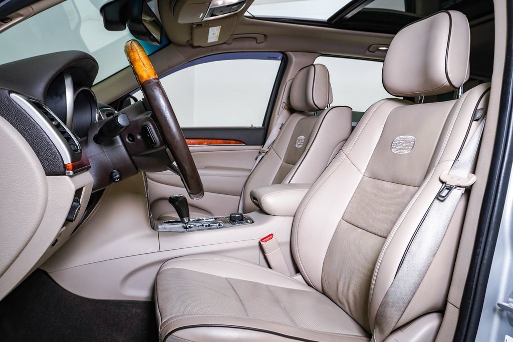 Used 2011 Jeep Grand Cherokee Overland AWD/4WD image 18