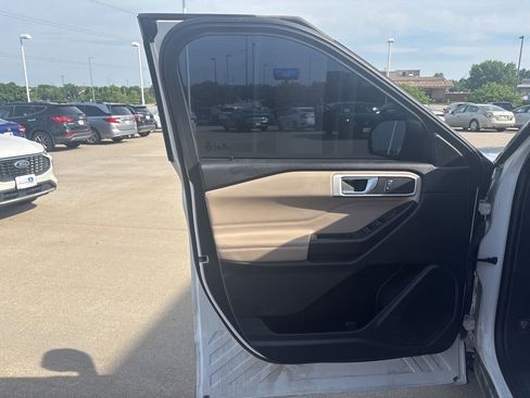 Used 2020 Ford Explorer XLT w/ Equipment Group 202A AWD/4WD image 9