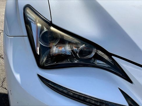 Used 2017 Lexus RC 200t image 27