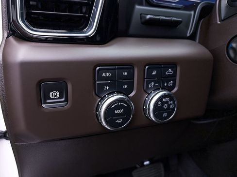 Used 2025 GMC Sierra 1500 Denali AWD/4WD image 7