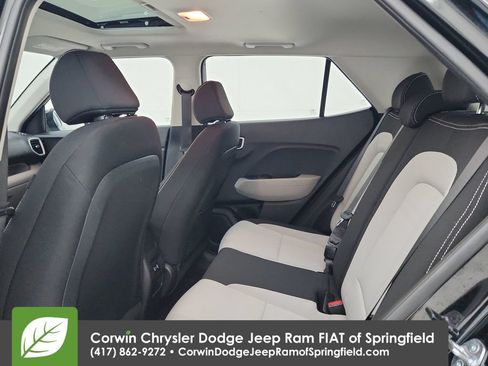 Used 2025 Hyundai Venue SEL FWD image 29