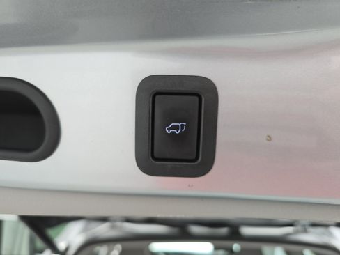 Used 2015 Toyota Highlander XLE FWD image 14