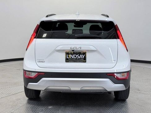 Used 2023 Kia Niro EX image 5