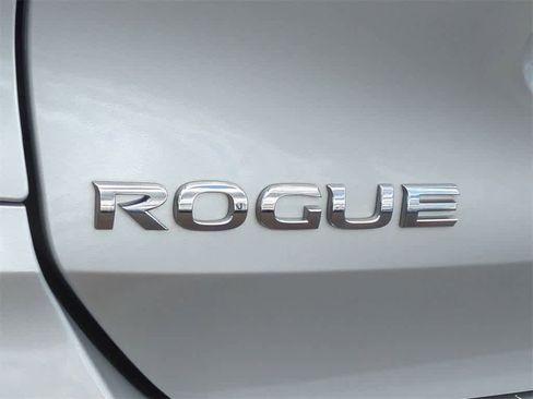 Used 2017 Nissan Rogue S image 11