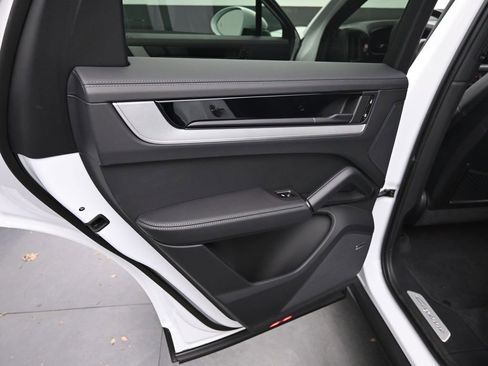 New 2026 Porsche Cayenne Coupe image 23