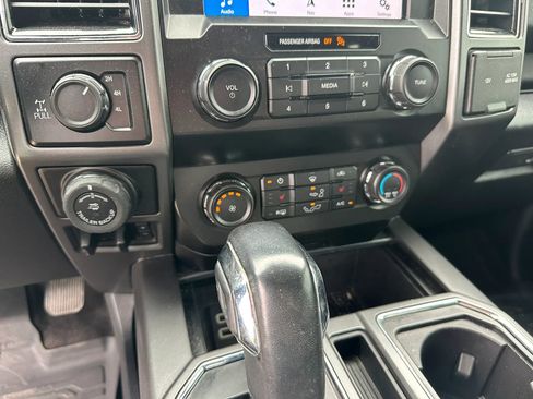 Used 2019 Ford F150 XLT w/ Equipment Group 302A Luxury AWD/4WD image 18