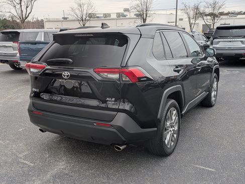 Used 2023 Toyota RAV4 XLE Premium image 9