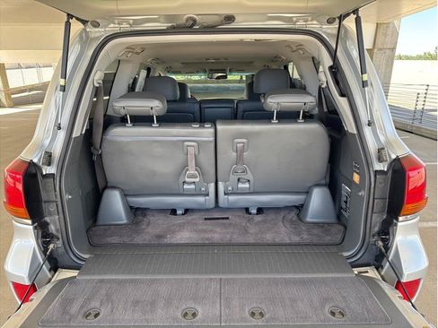 Used 2009 Lexus LX 570 4WD w/ Preferred Accessory Pkg image 12