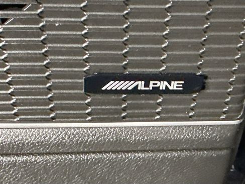 Used 2023 Jeep Grand Cherokee Limited w/ Luxury Tech Group II image 12