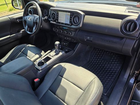 Used 2021 Toyota Tacoma TRD Off-Road AWD/4WD image 13