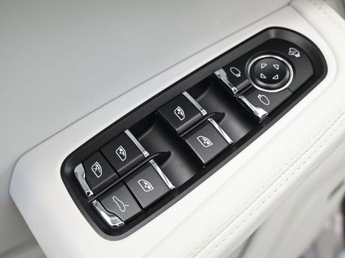 Used 2026 Porsche Macan image 19