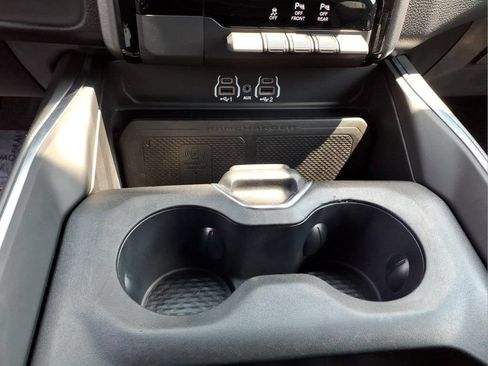 Used 2025 RAM 1500 Big Horn AWD/4WD image 13