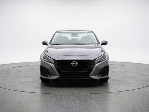 Used 2025 Nissan Altima 2.5 SV FWD image 2