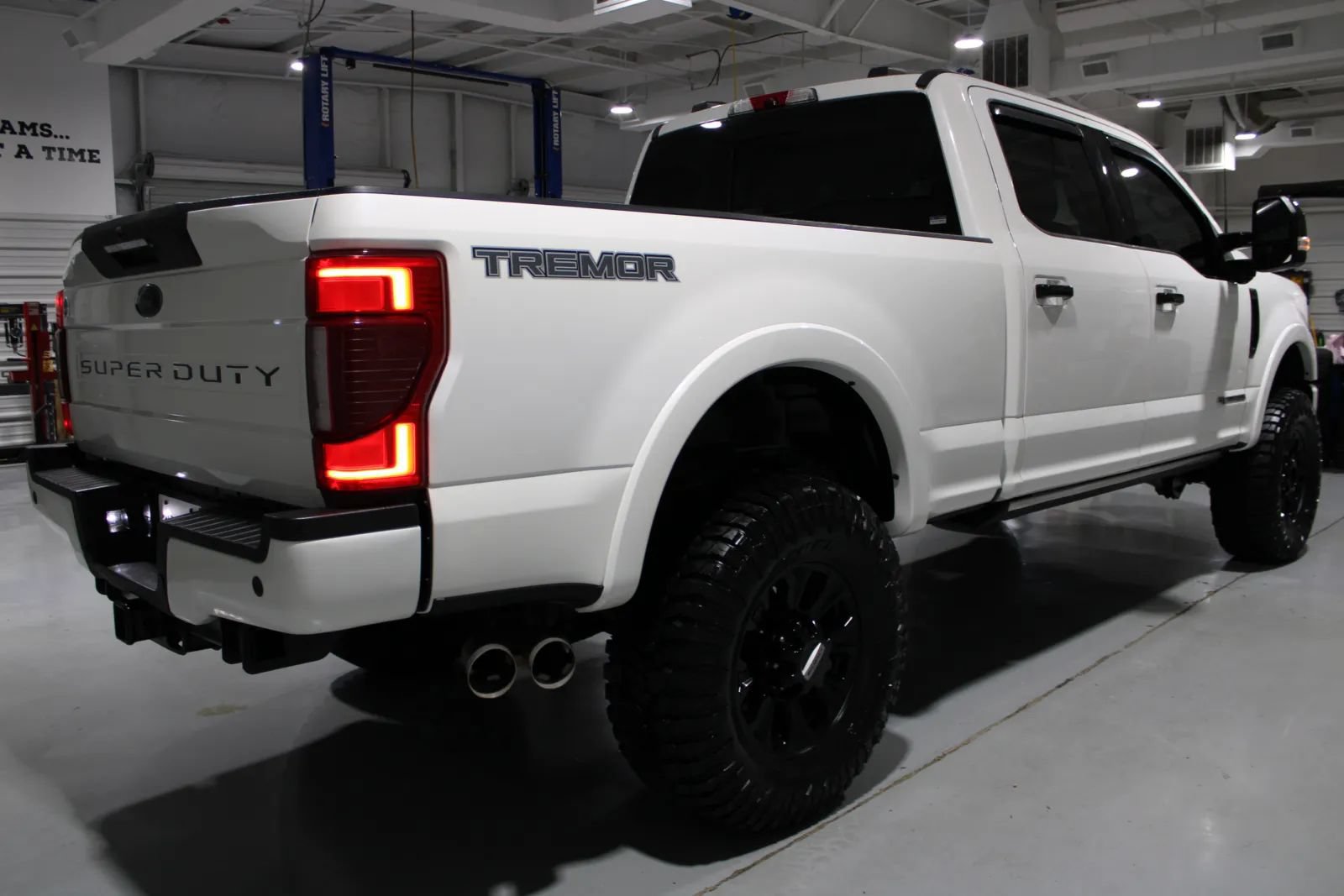 Used 2022 Ford F250 Lariat w/ Tremor Off-Road Package AWD/4WD image 40