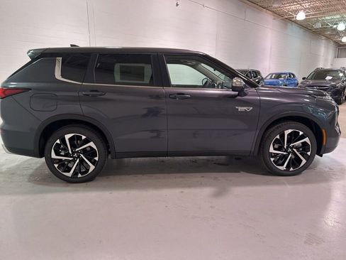New 2025 Mitsubishi Outlander SE image 8
