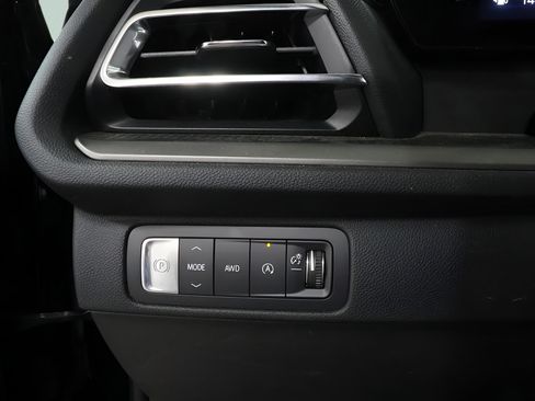 Used 2024 Chevrolet Traverse LT w/ Midnight/Sport Edition AWD/4WD image 17